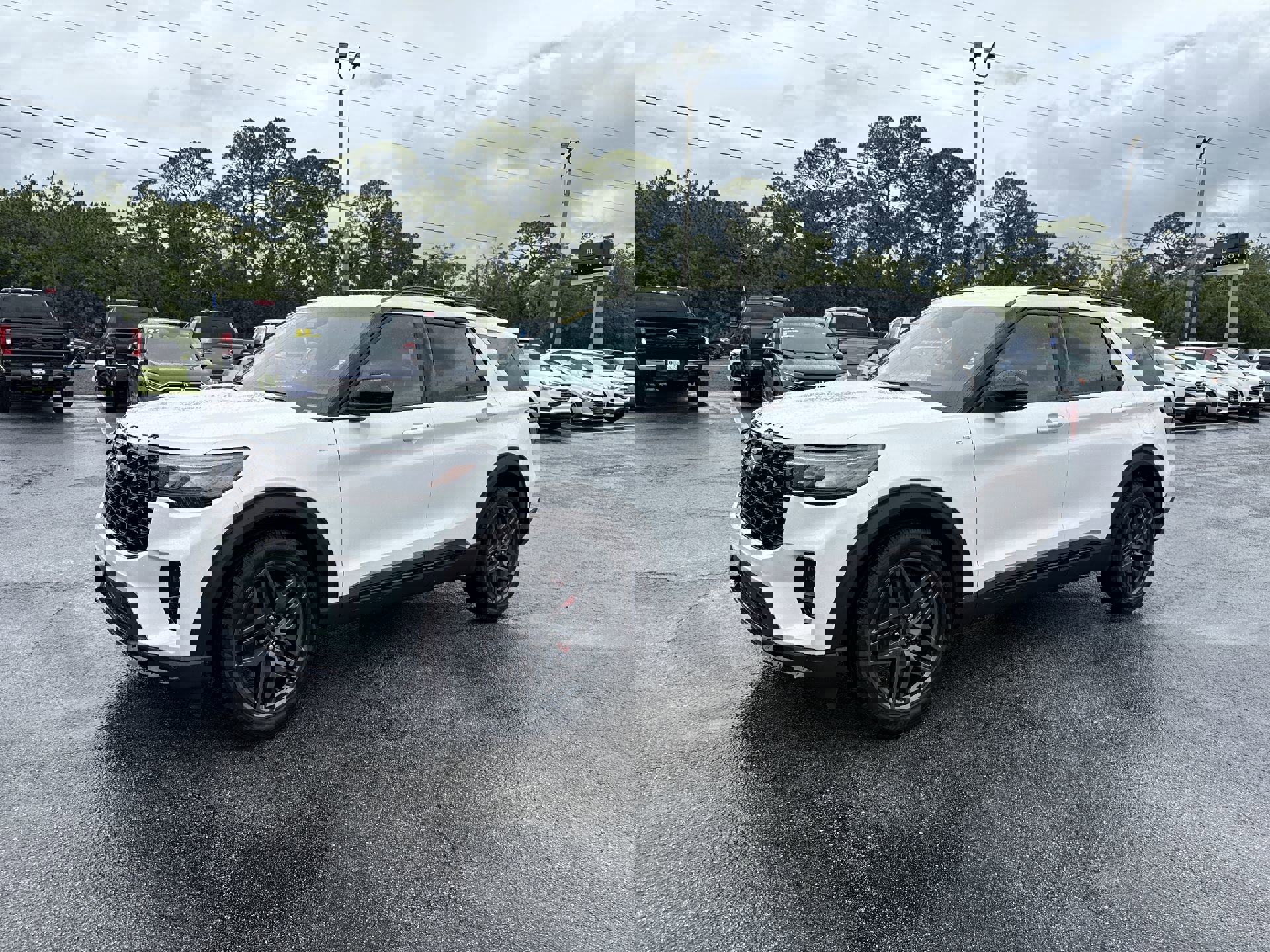 2025 Ford Explorer ST-Line photo 2