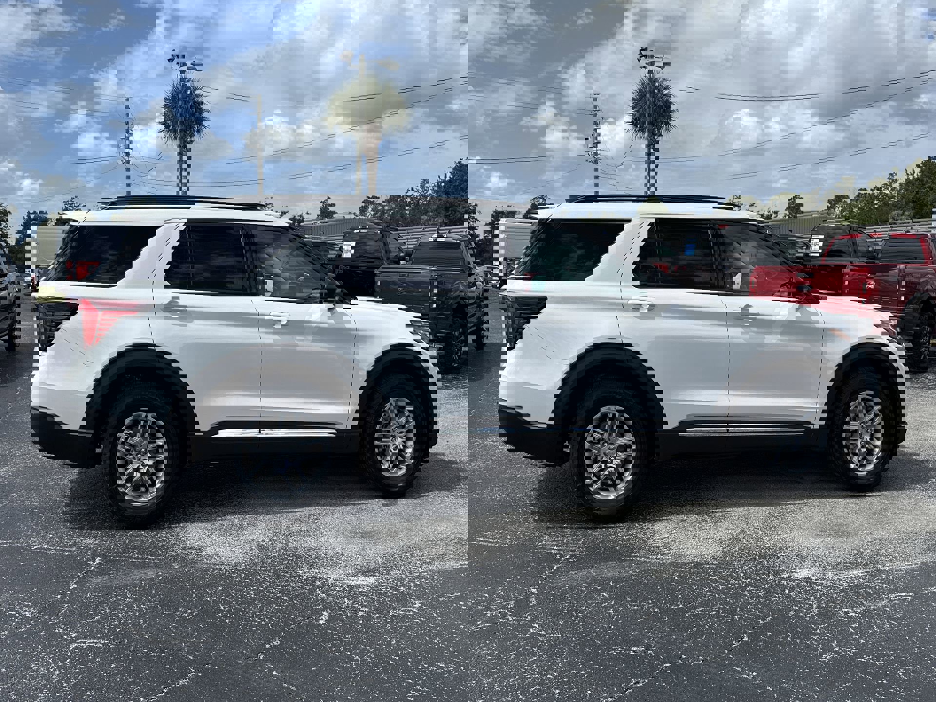 2025 Ford Explorer photo 3