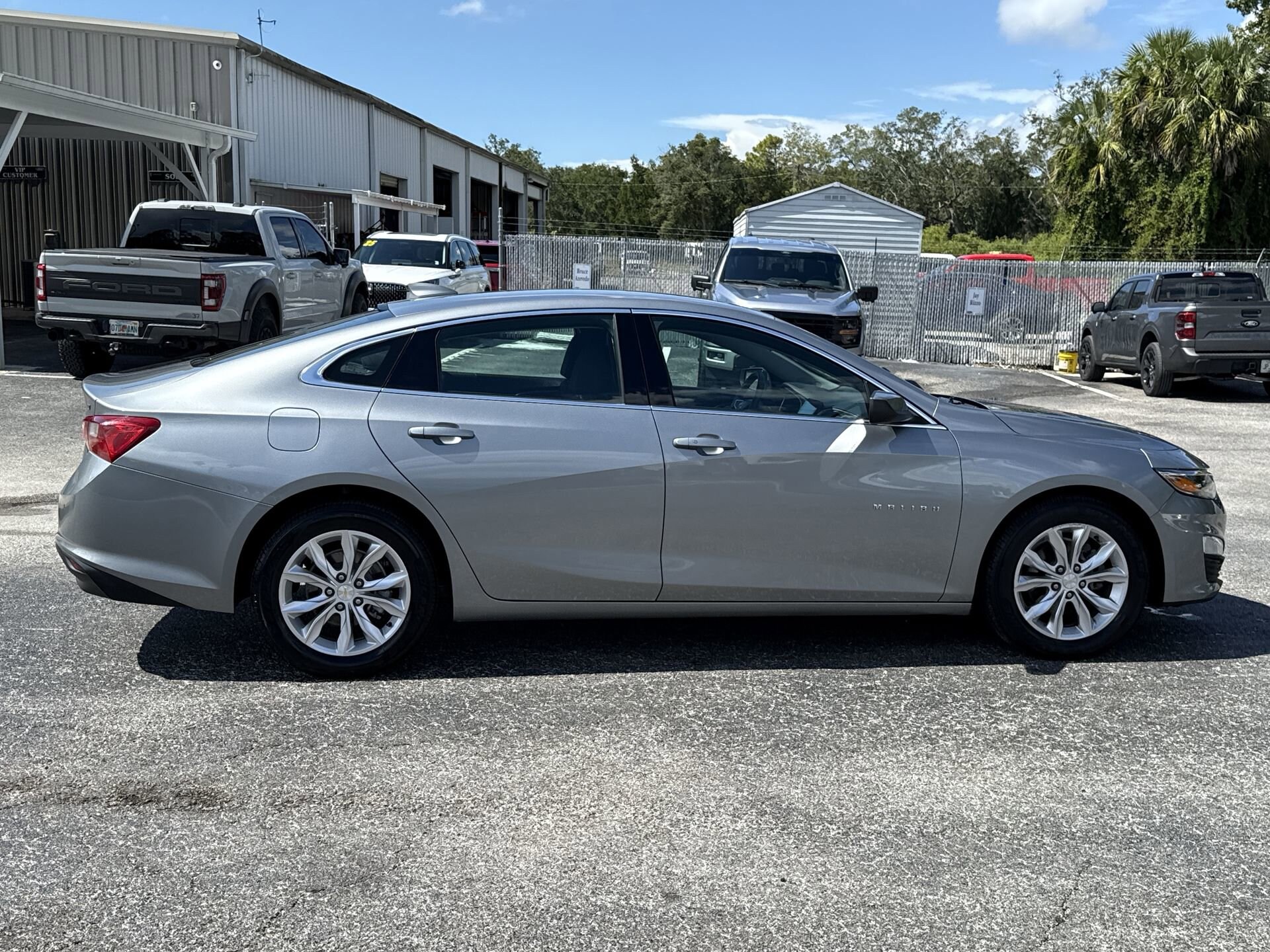 2024 Chevrolet Malibu 1LT photo 3