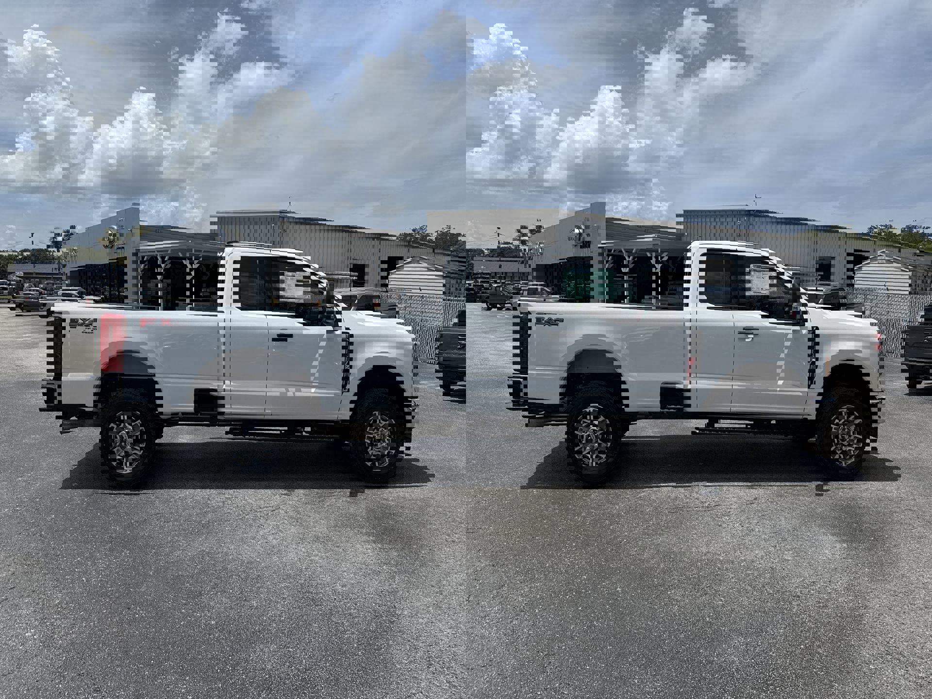 2025 Ford F-350 XLT photo 3