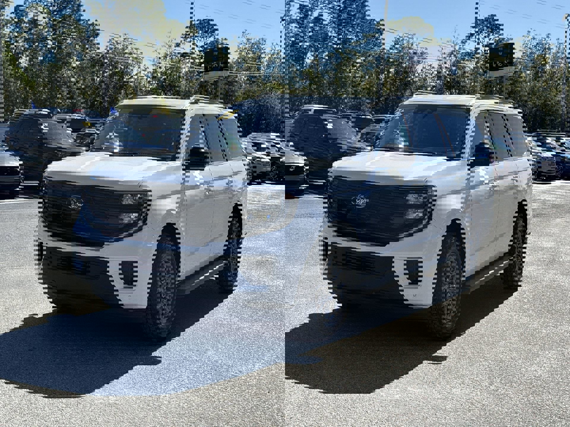 2025 Ford Expedition photo 2