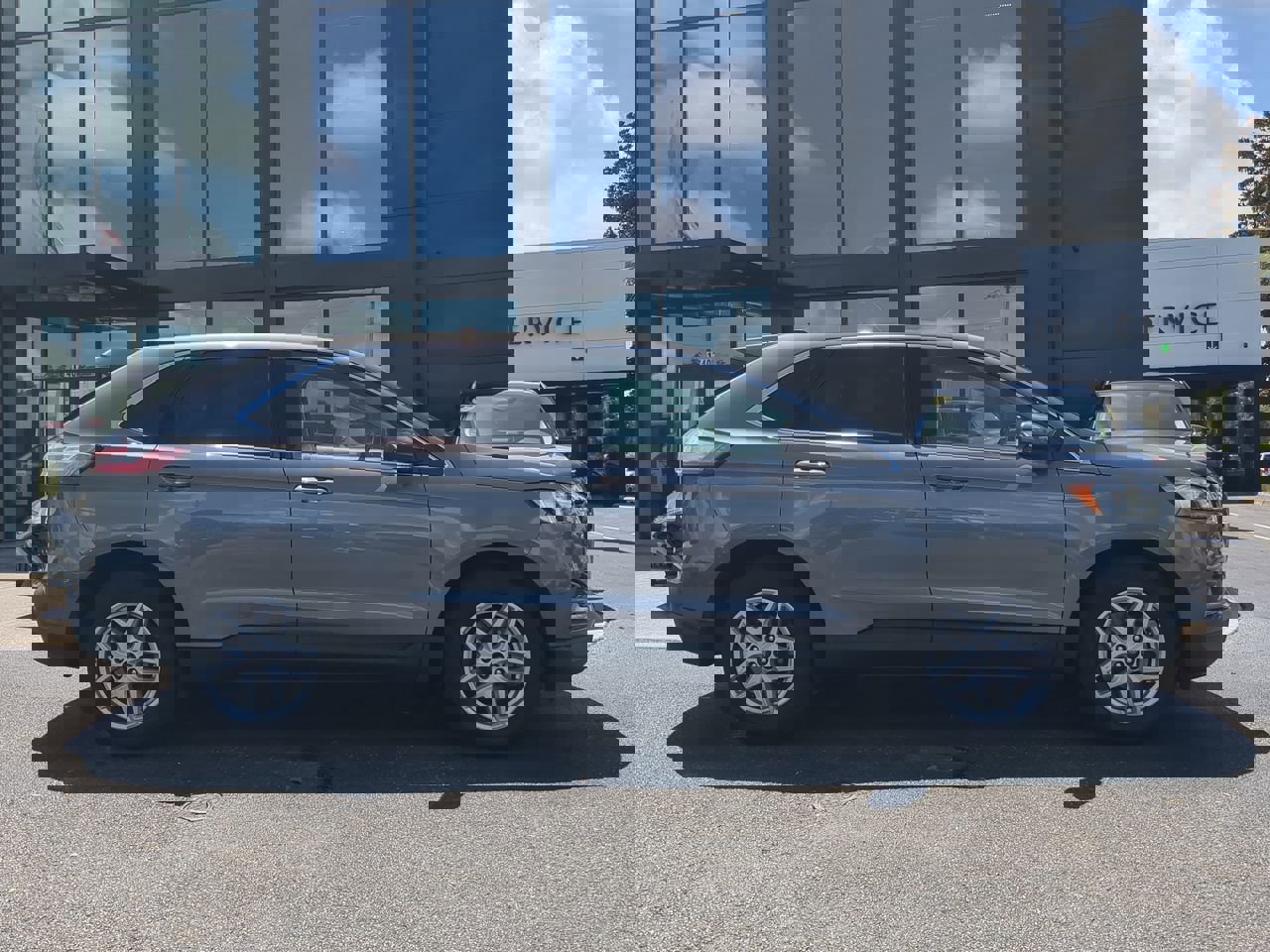 2023 Ford Edge SEL photo 2