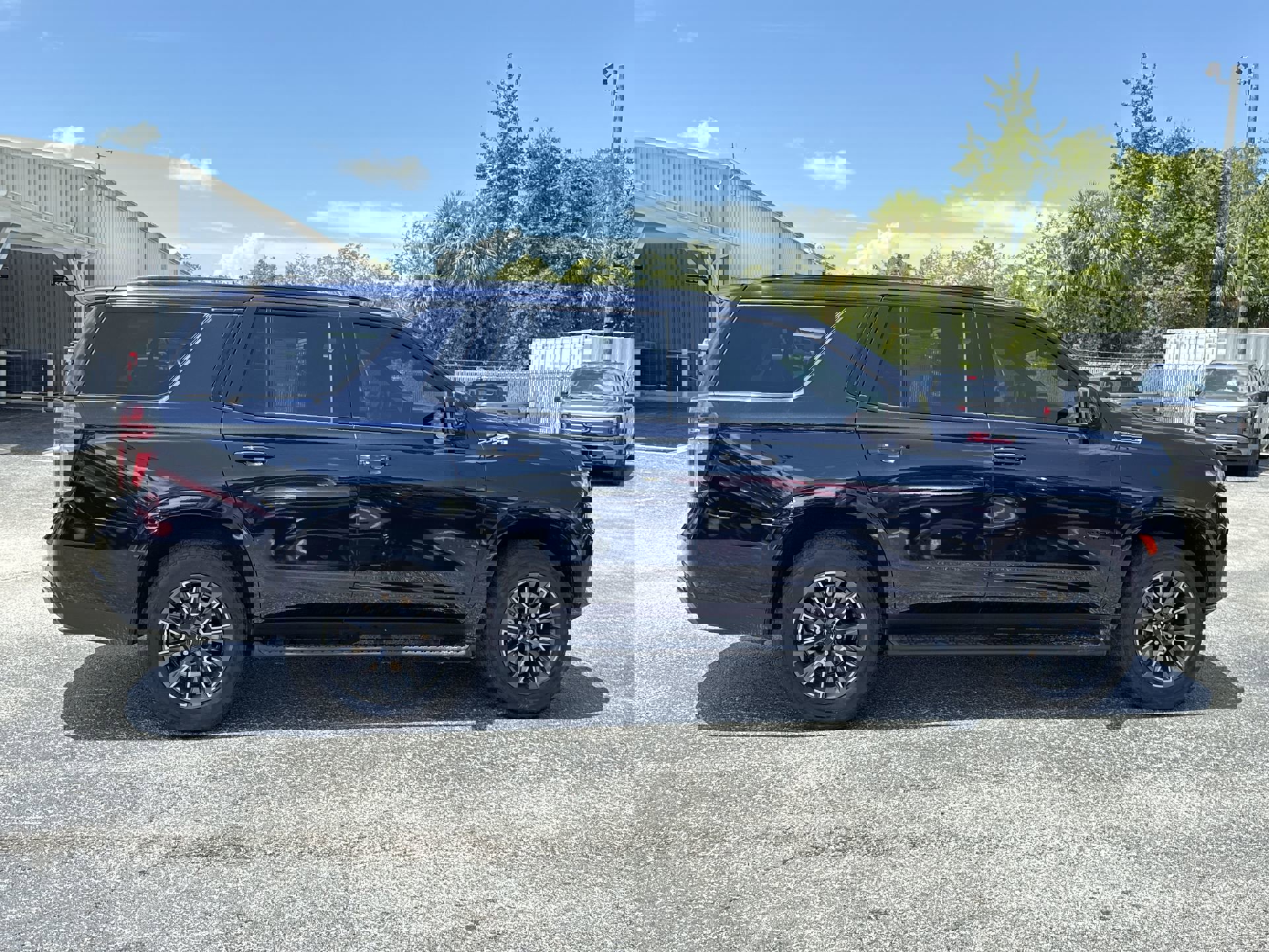 2023 Chevrolet Tahoe Z71 photo 3