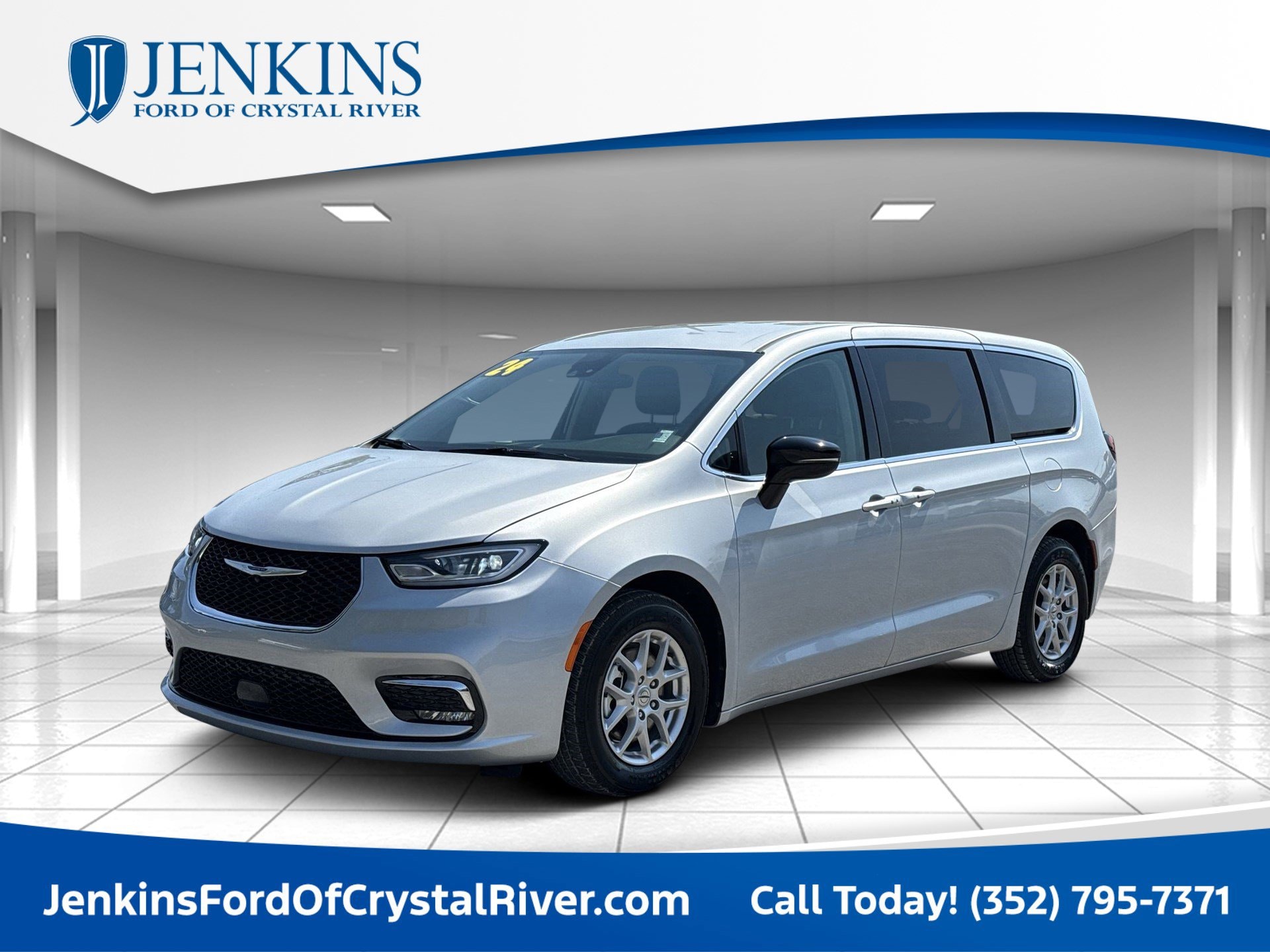 2024 Chrysler Pacifica Touring L's photo