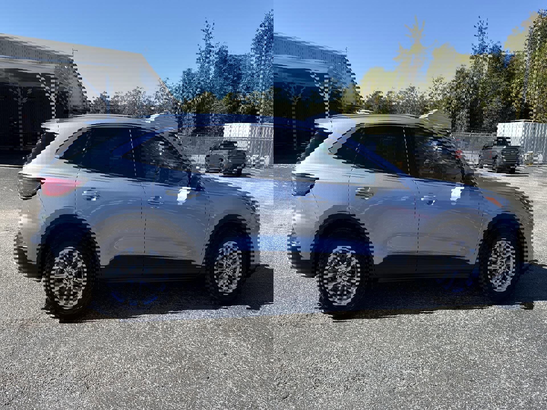 2022 Ford Escape SE photo 2