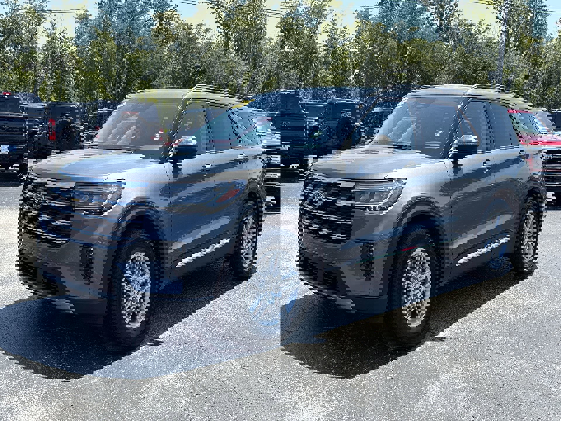 2025 Ford Explorer photo 2