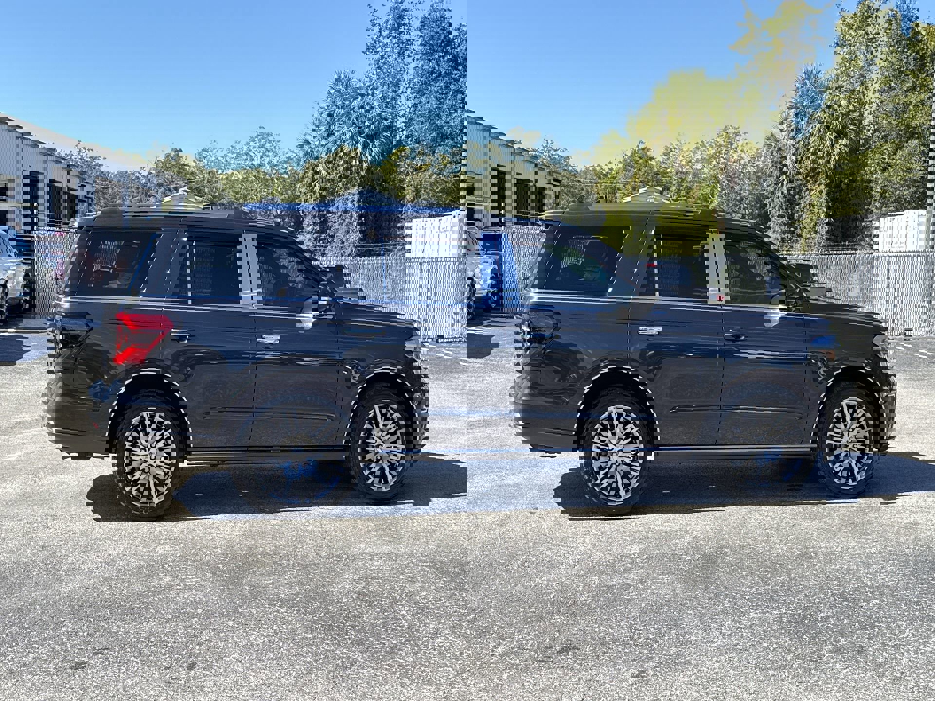 2022 Ford Expedition Limited photo 3