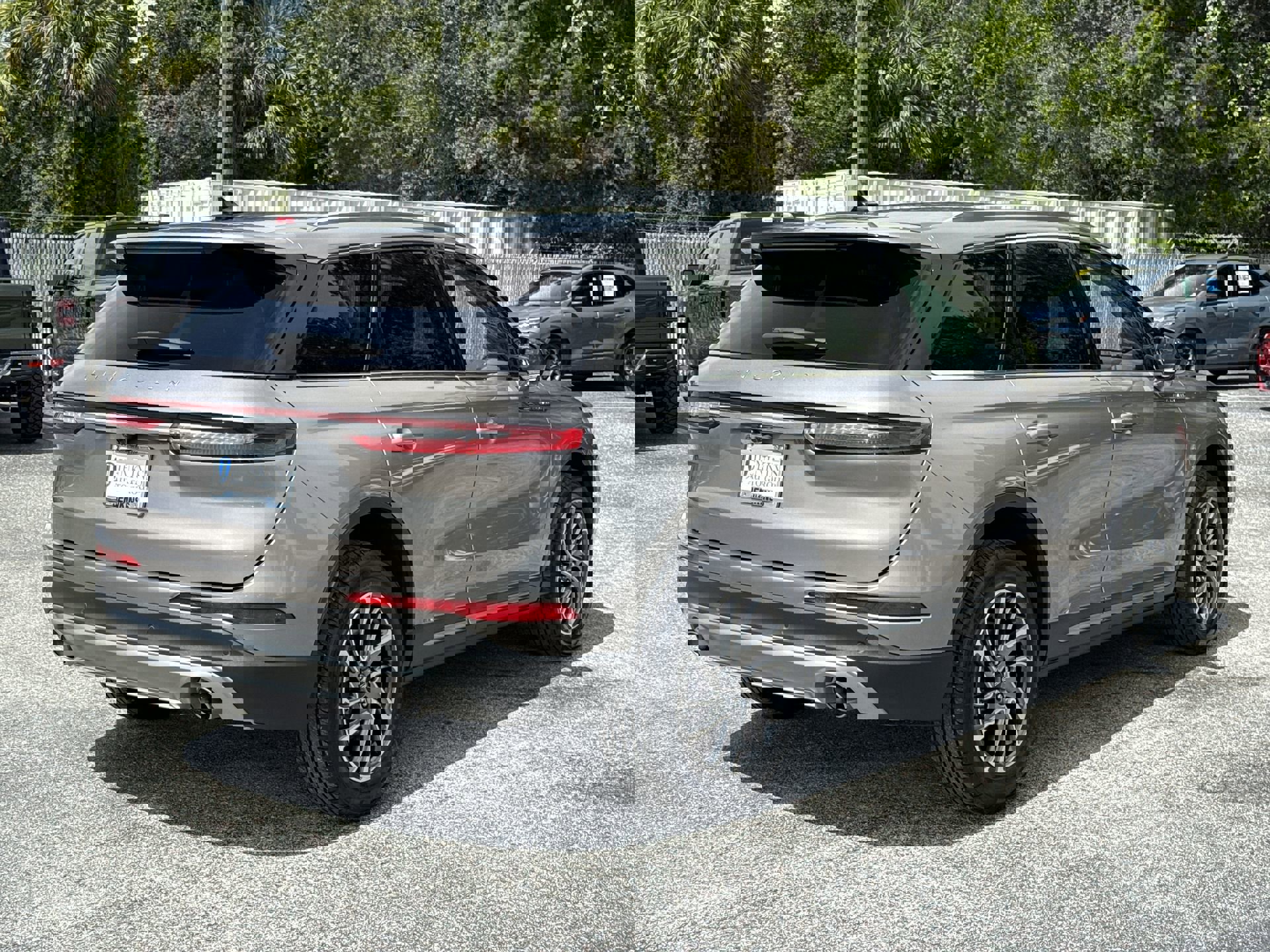 2021 Lincoln Corsair Standard photo 3