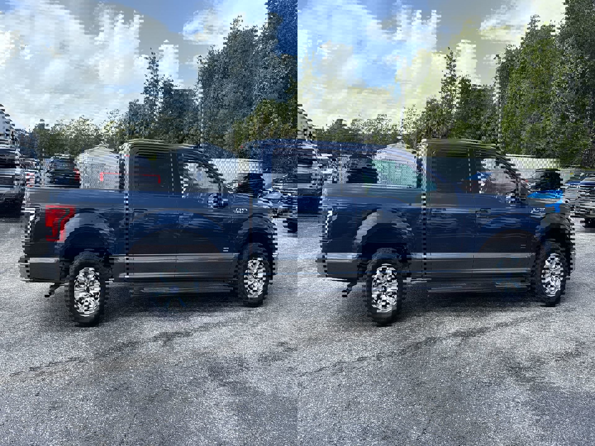2015 Ford F-150 XLT photo 2
