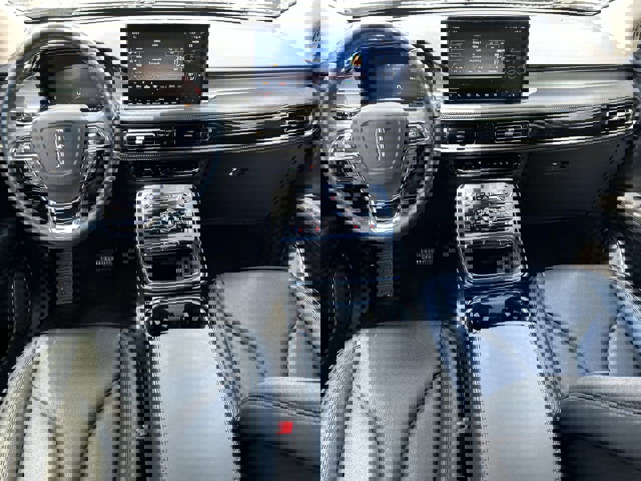 2022 Lincoln Nautilus Standard photo 3