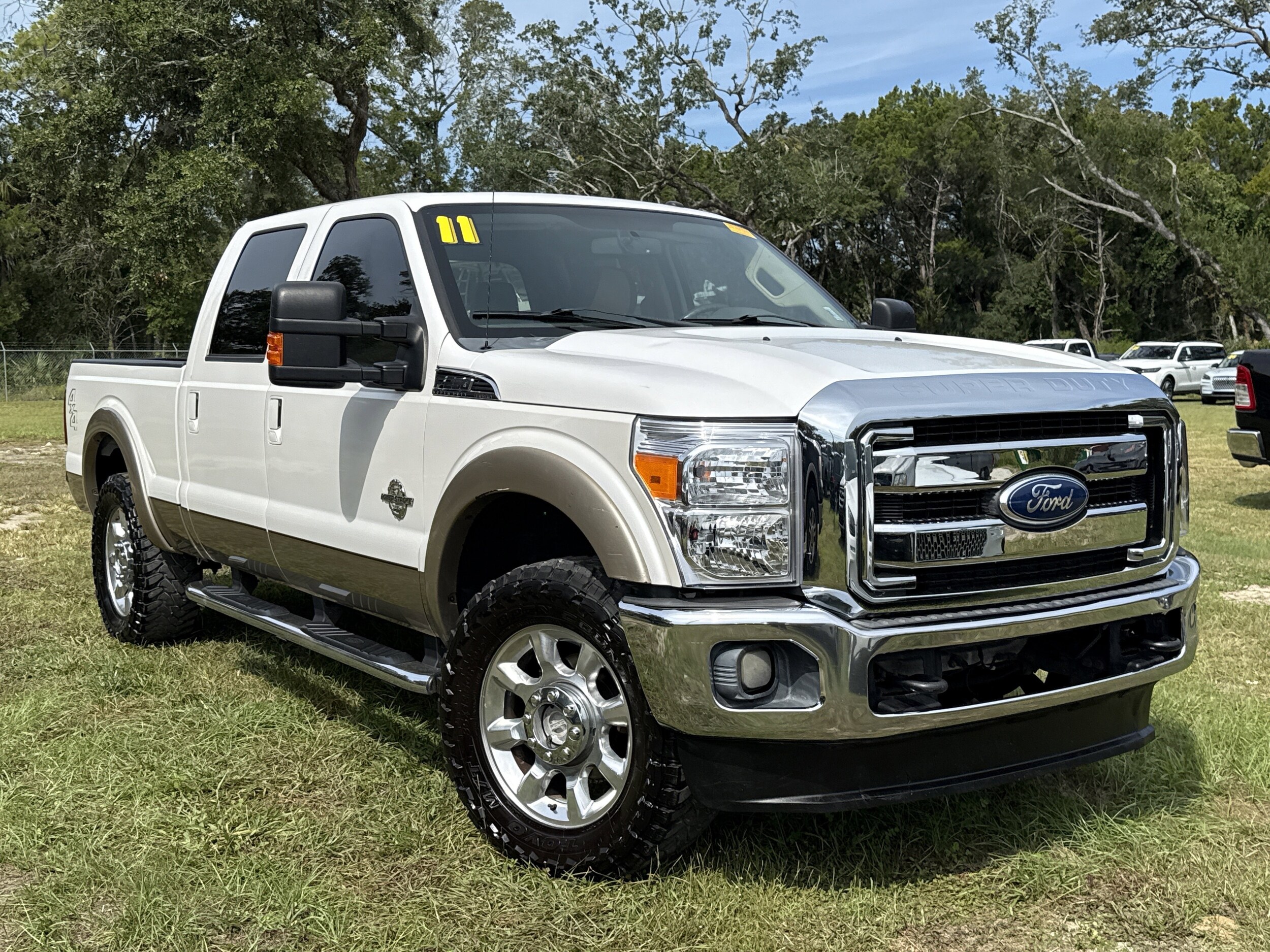 2011 Ford F-250 Lariat photo 2