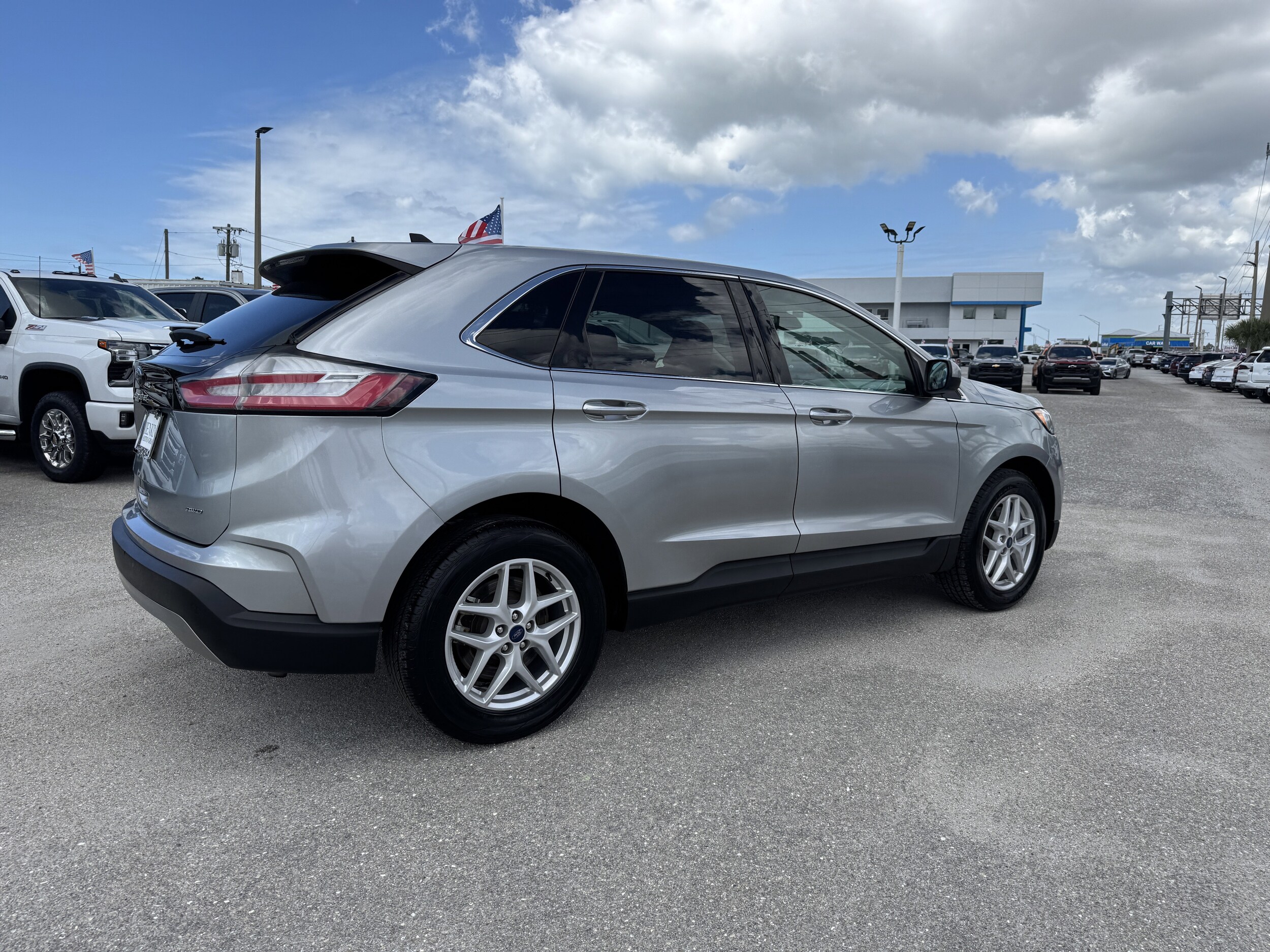 2022 Ford Edge SEL photo 3