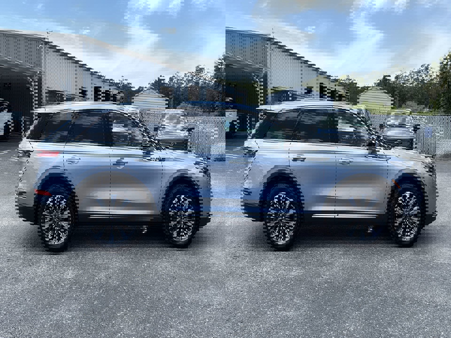 2022 Lincoln Corsair Reserve photo 3