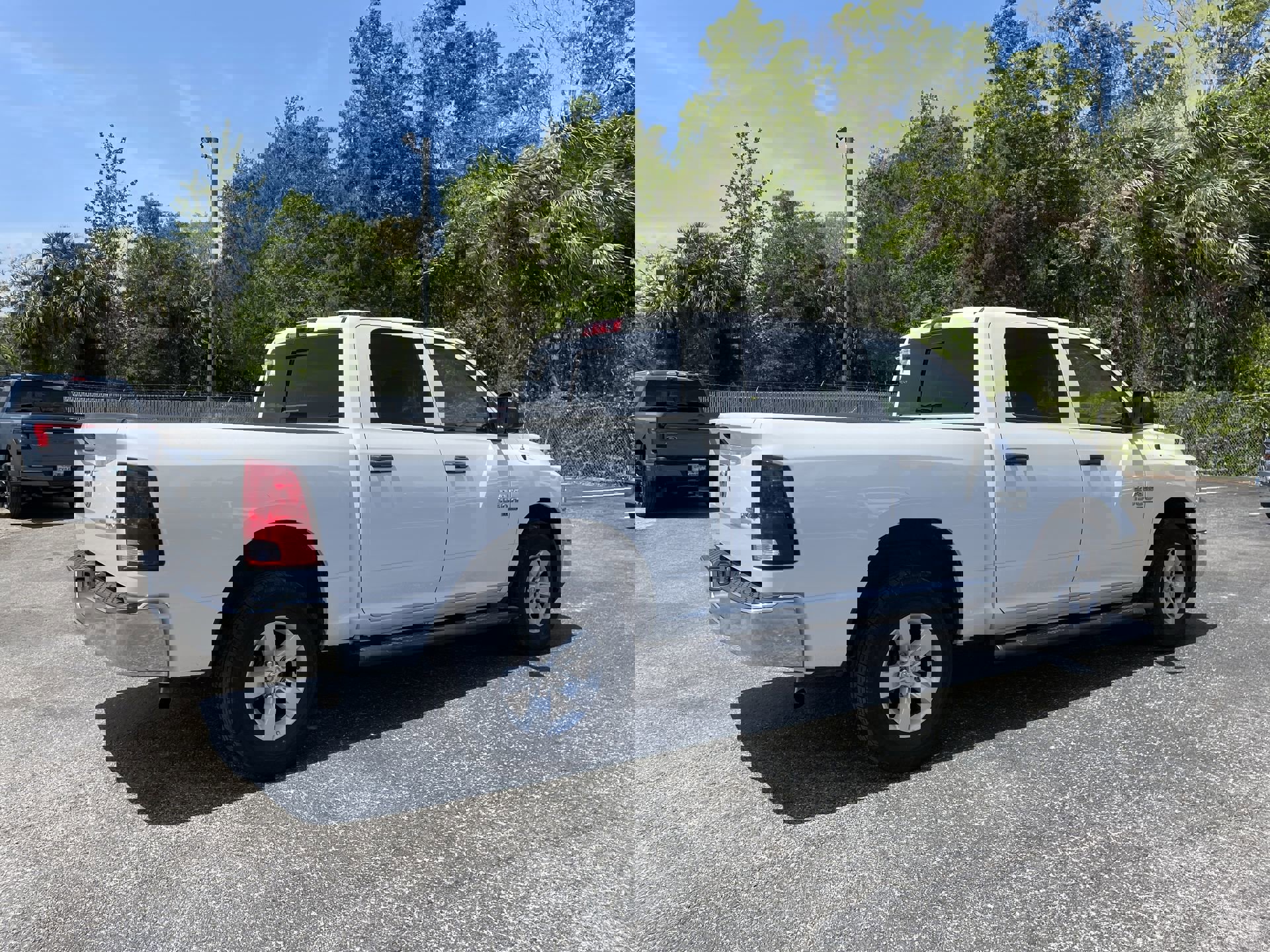 2022 Ram 1500 Classic SLT photo 4