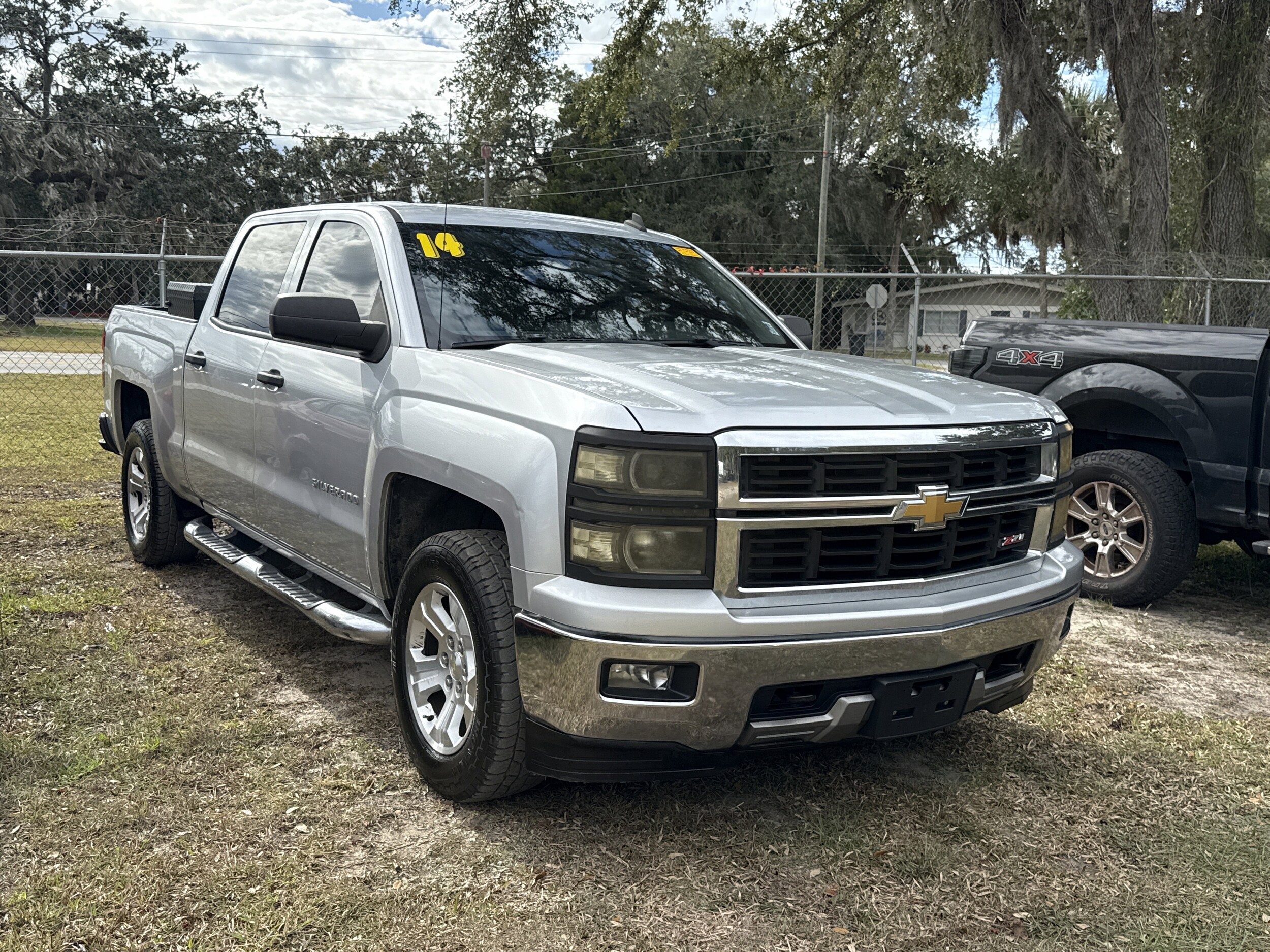 2014 Chevrolet Silverado 1500 LT photo 2
