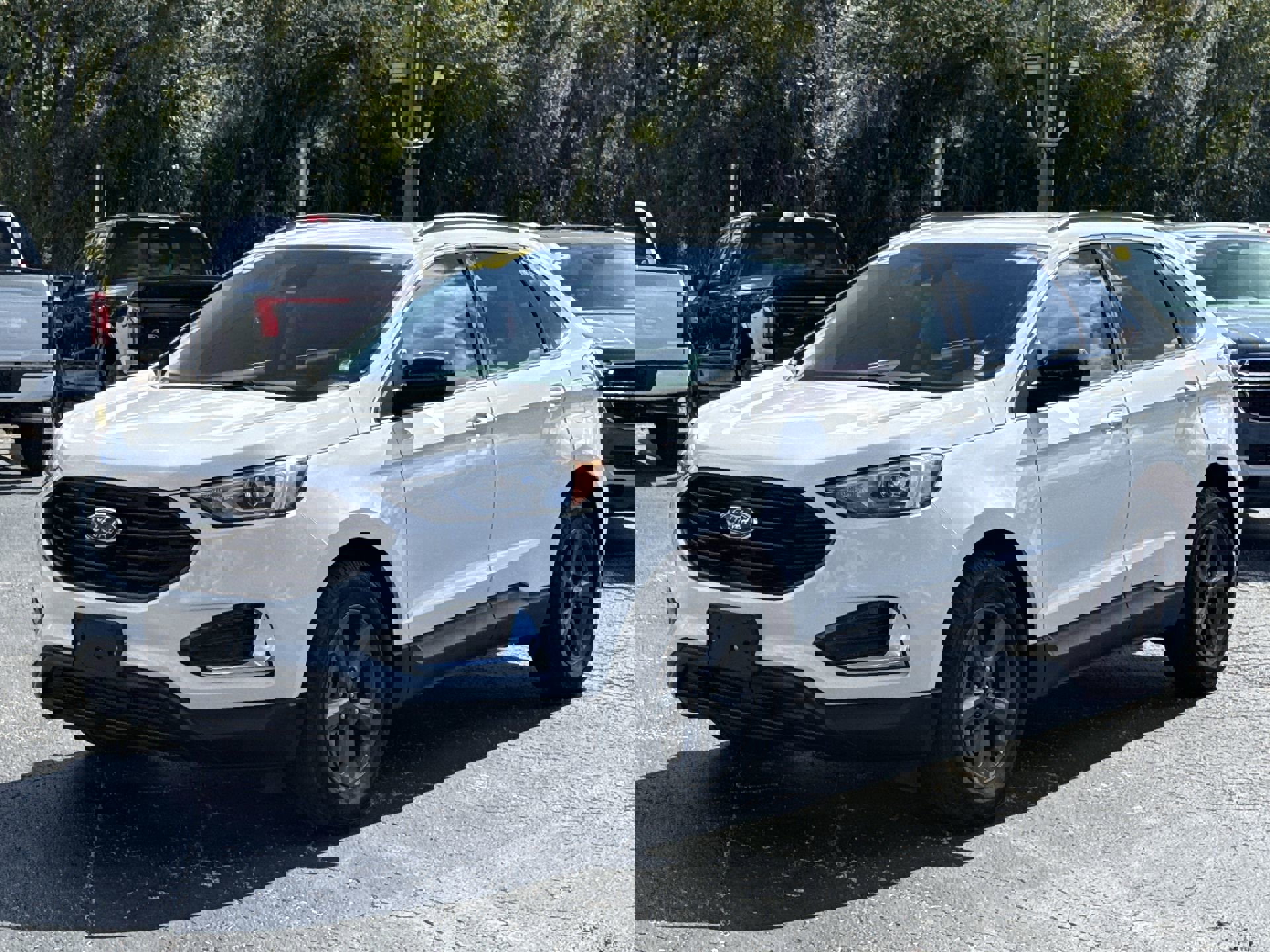 2022 Ford Edge SEL photo 2