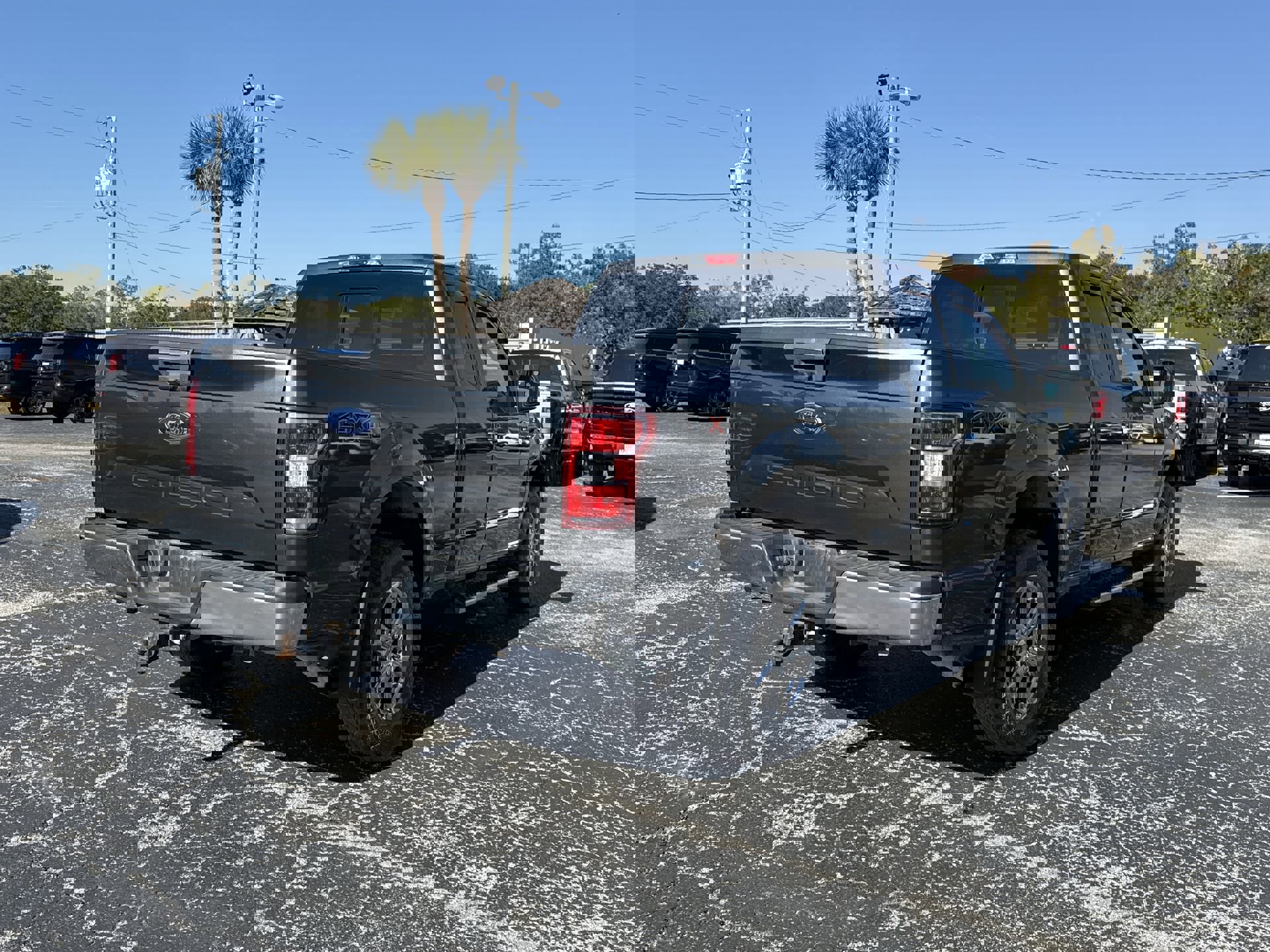 2020 Ford F-150 XLT photo 3