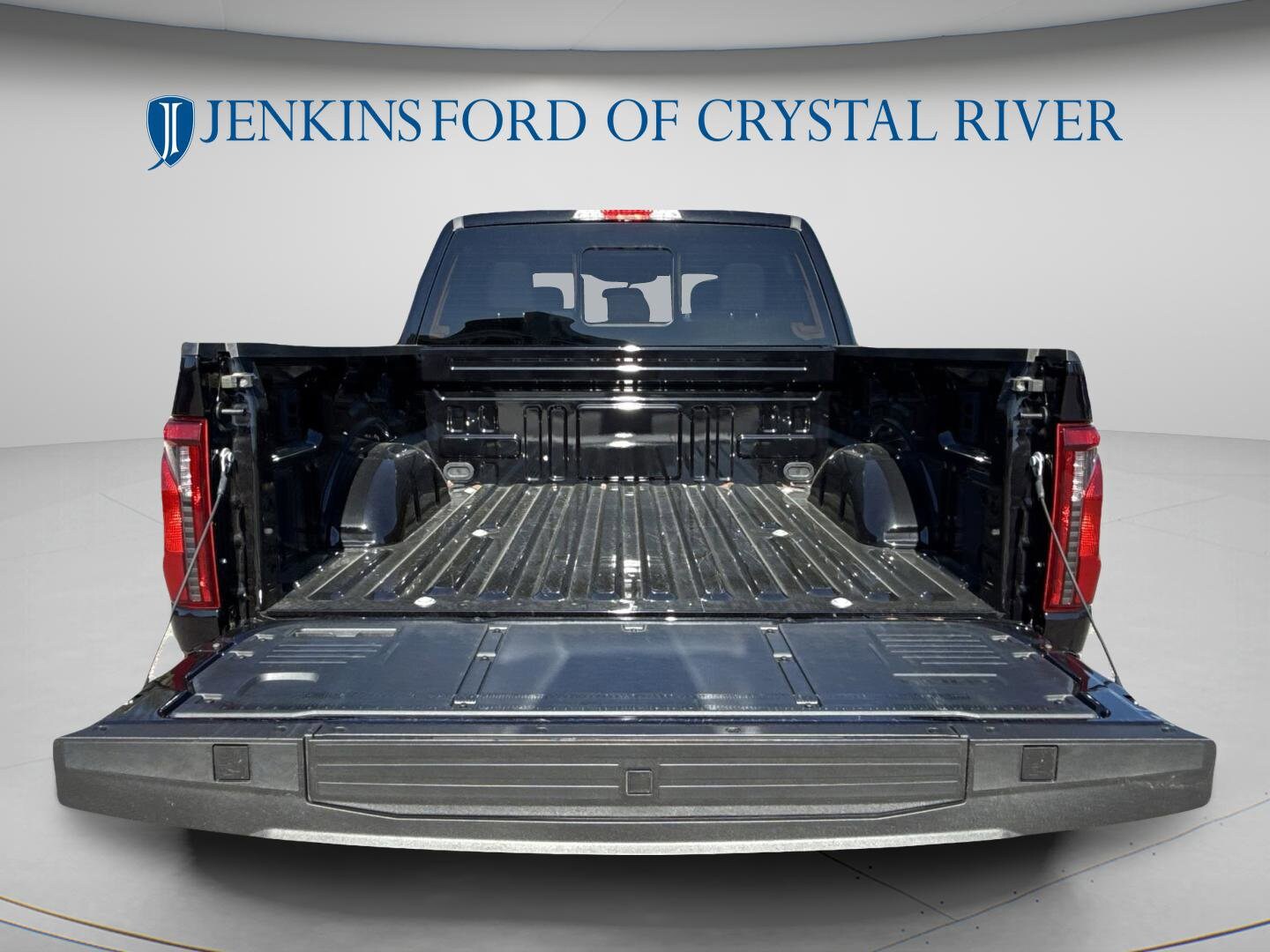 2025 Ford F-150 XLT - Photo 17