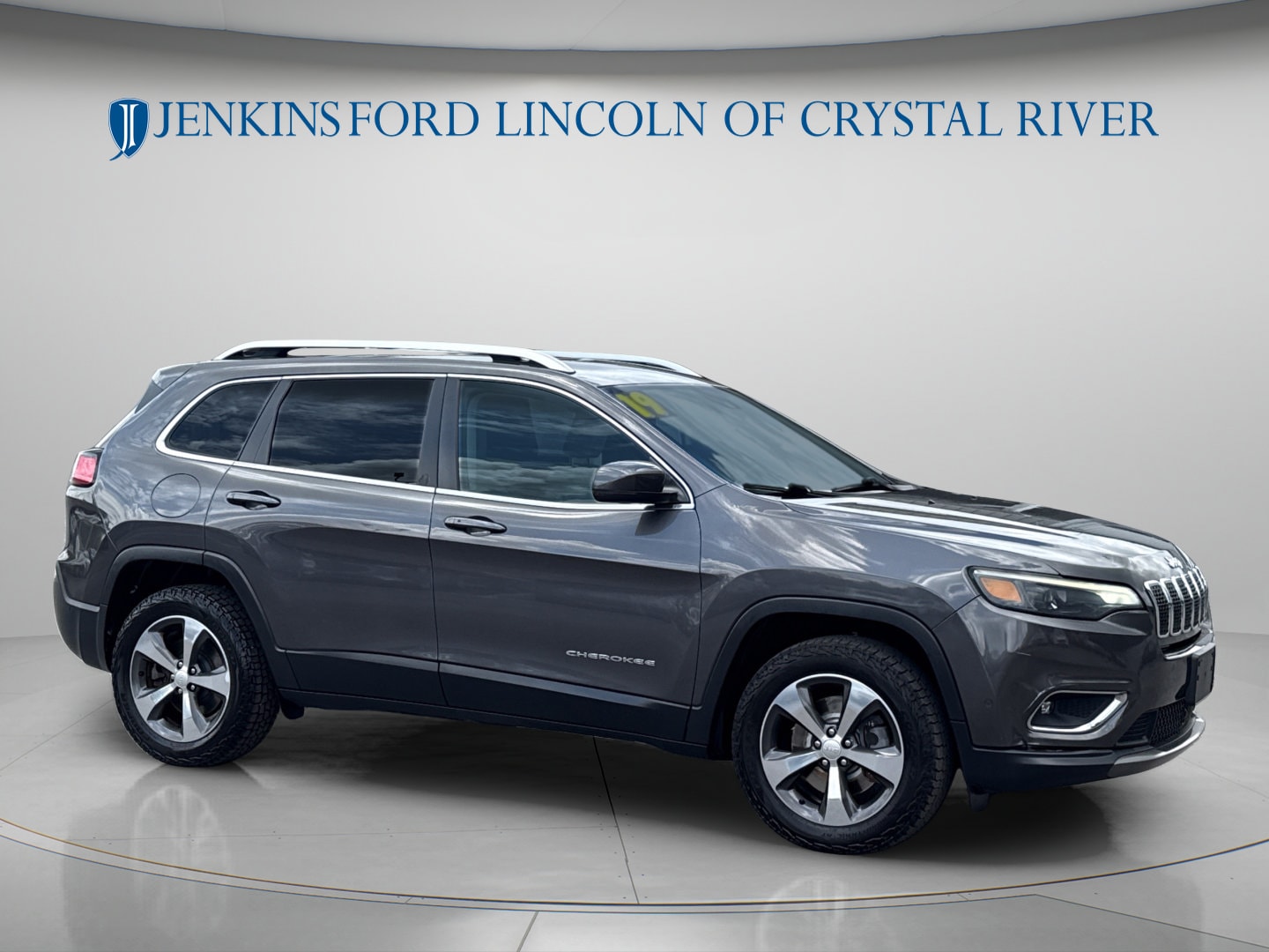 Used 2019 Jeep Cherokee Limited with VIN 1C4PJMDN0KD321122 for sale in Crystal River, FL