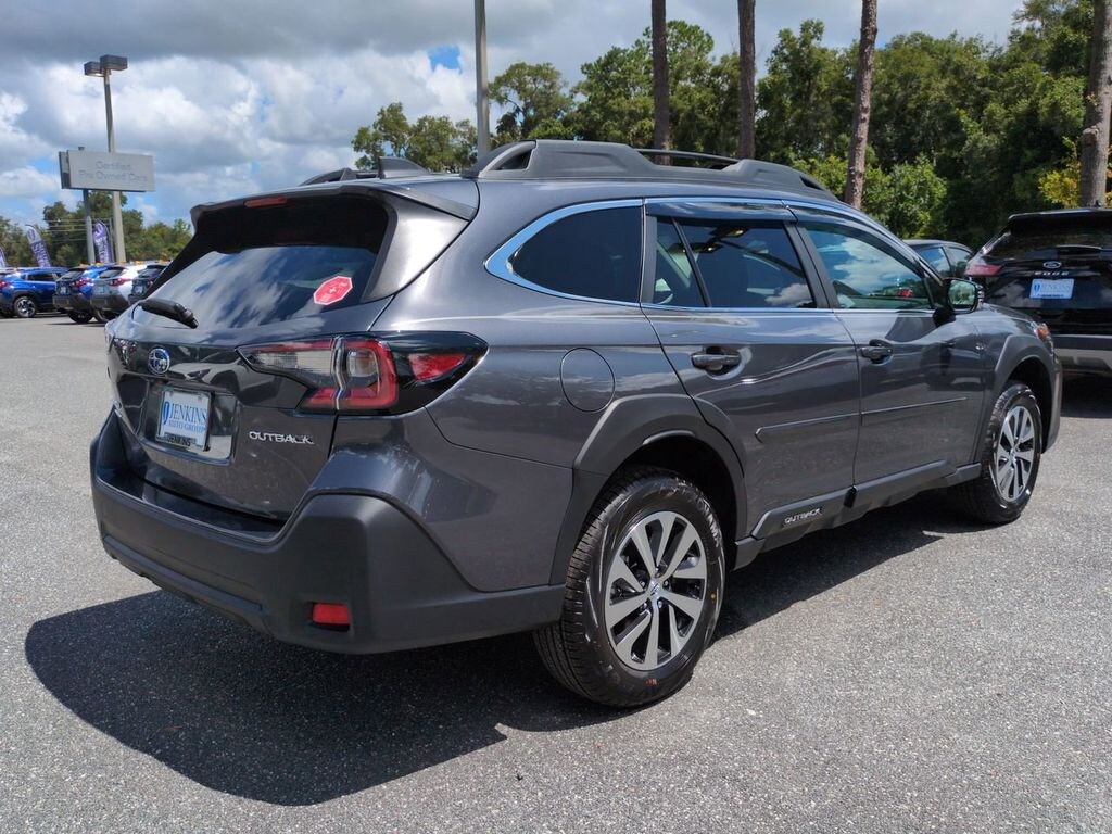 Used 2025 Subaru Outback Premium SUV