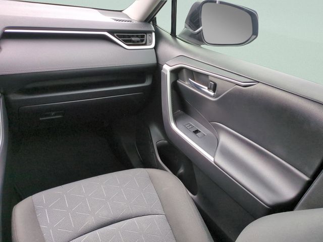 2023 Toyota RAV4 XLE - Photo 13