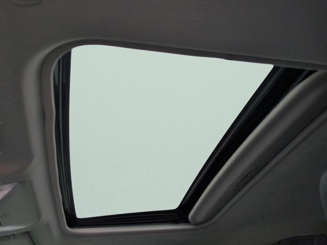 2023 Toyota RAV4 XLE - Photo 16