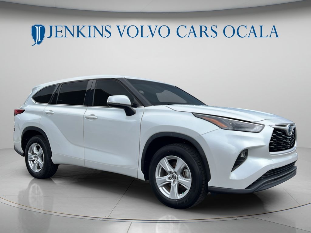 Used 2022 Toyota Highlander Hybrid LE SUV