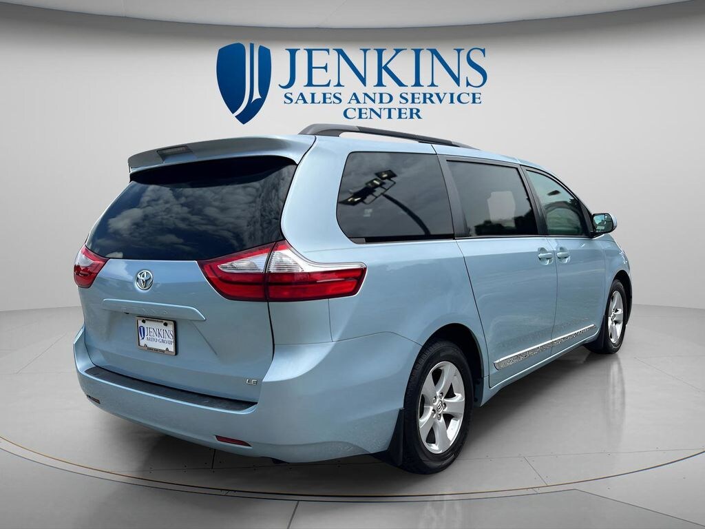 Used 2017 Toyota Sienna LE Minivan/Van