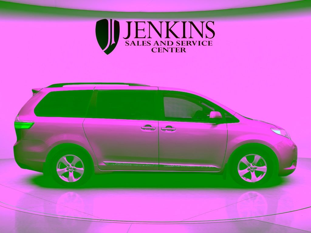 Used 2017 Toyota Sienna LE Minivan/Van