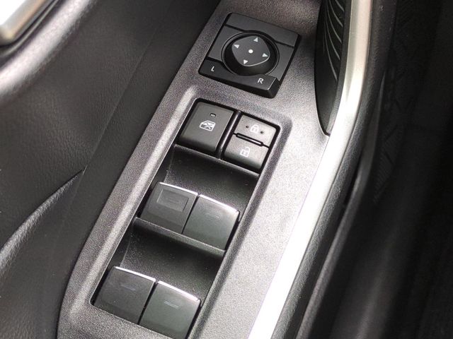 2023 Toyota RAV4 XLE - Photo 19