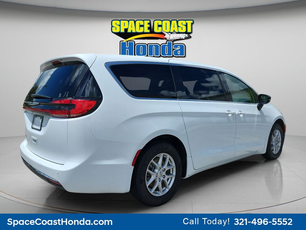 Used 2025 Chrysler Pacifica Select Minivan/Van