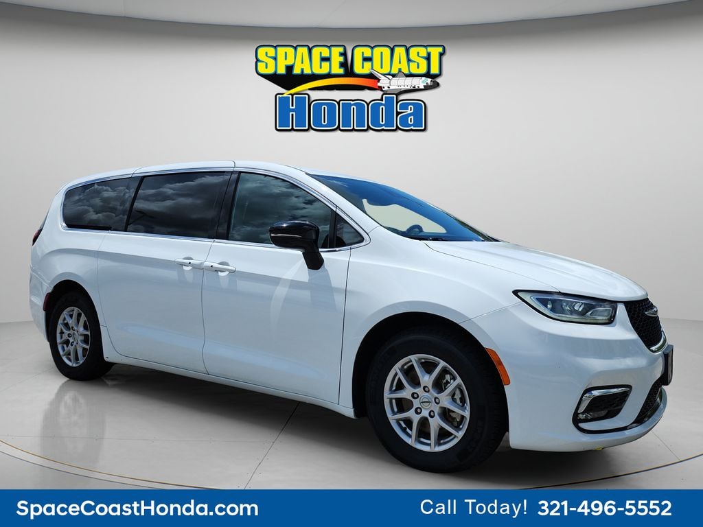 Used 2025 Chrysler Pacifica Select Minivan/Van