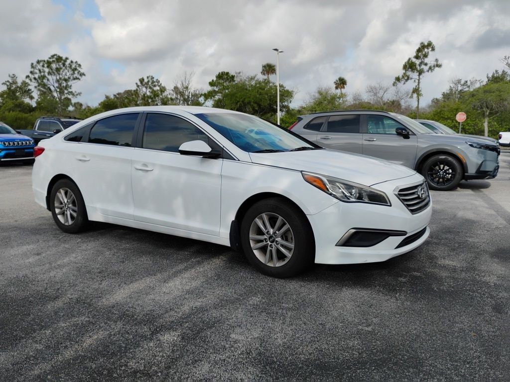 Used 2016 Hyundai Sonata SE Sedan