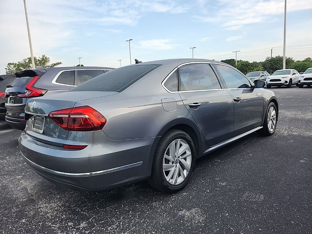 Used 2018 Volkswagen Passat 2.0T SE Sedan