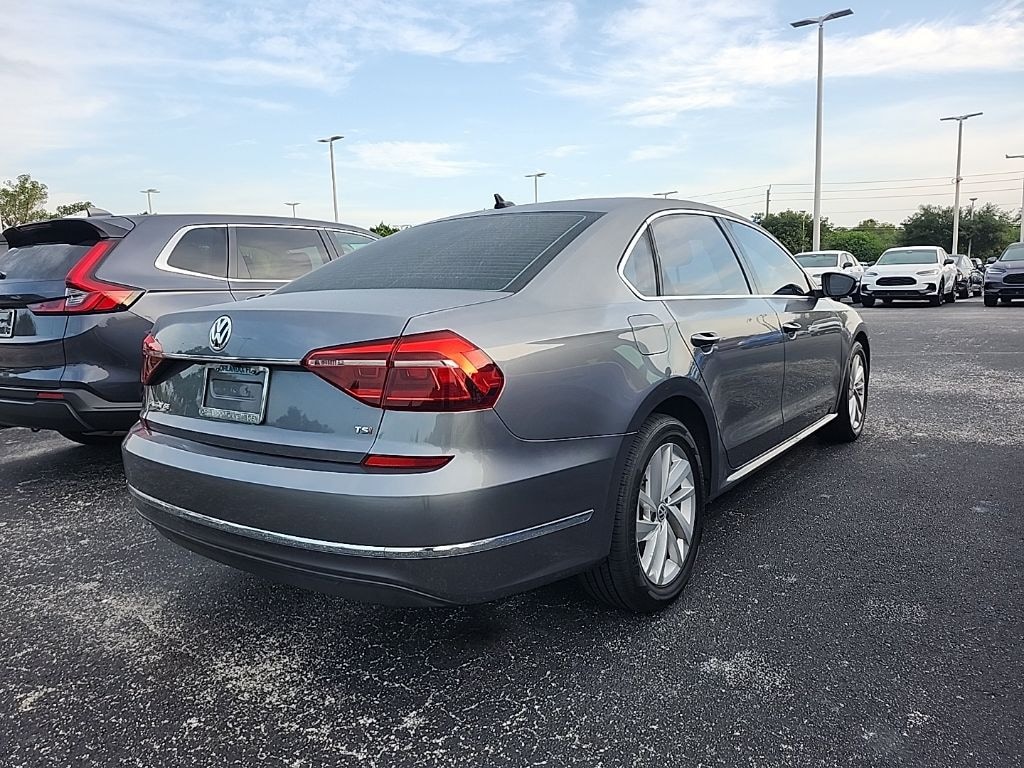 Used 2018 Volkswagen Passat 2.0T SE Sedan