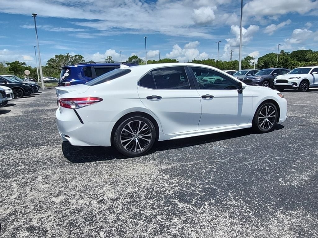 Used 2020 Toyota Camry SE Sedan