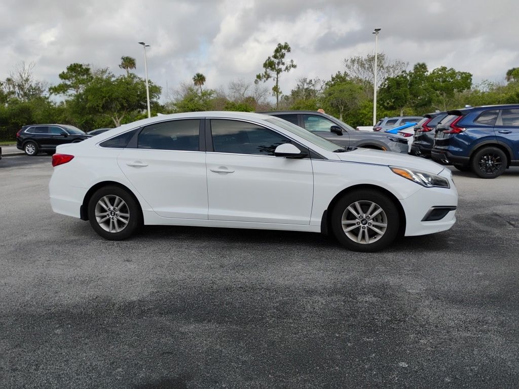 Used 2016 Hyundai Sonata SE Sedan