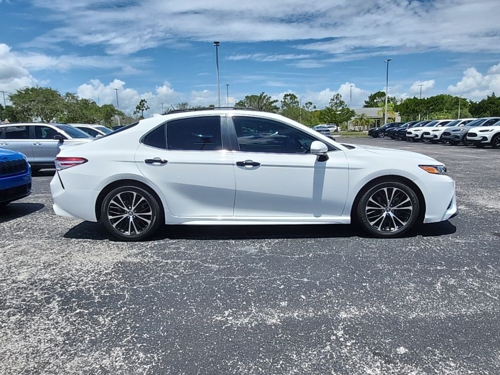 Used 2020 Toyota Camry SE Sedan