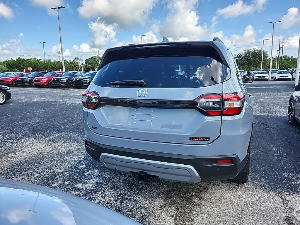 Used 2025 Honda Pilot TrailSport SUV