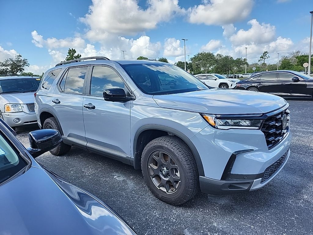 Used 2025 Honda Pilot TrailSport SUV