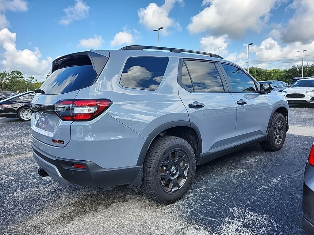 Used 2025 Honda Pilot TrailSport SUV