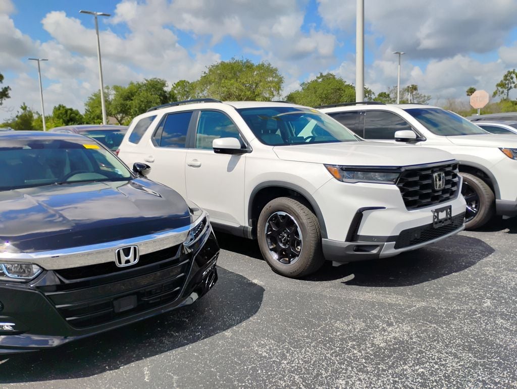 Certified 2025 Honda Pilot EX-L SUV