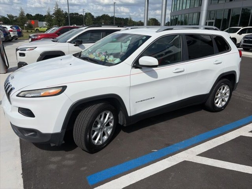 Used 2016 Jeep Cherokee Latitude SUV