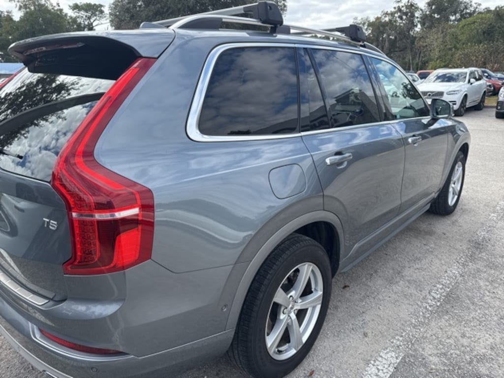 Used 2017 Volvo XC90 T5 Momentum SUV