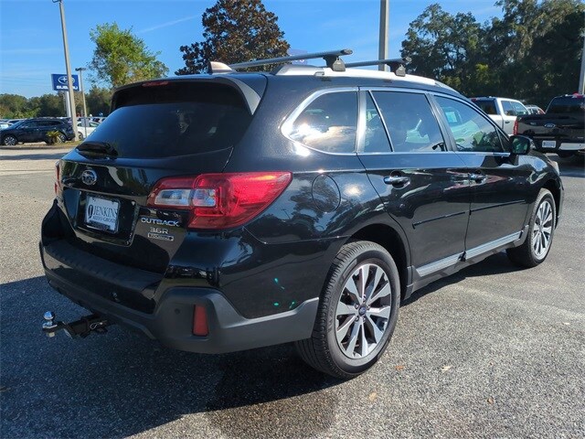 2019 Subaru Outback 3.6R Touring photo 2