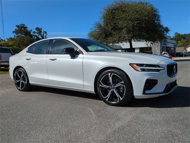 2024 Volvo S60 B5 Core photo 2