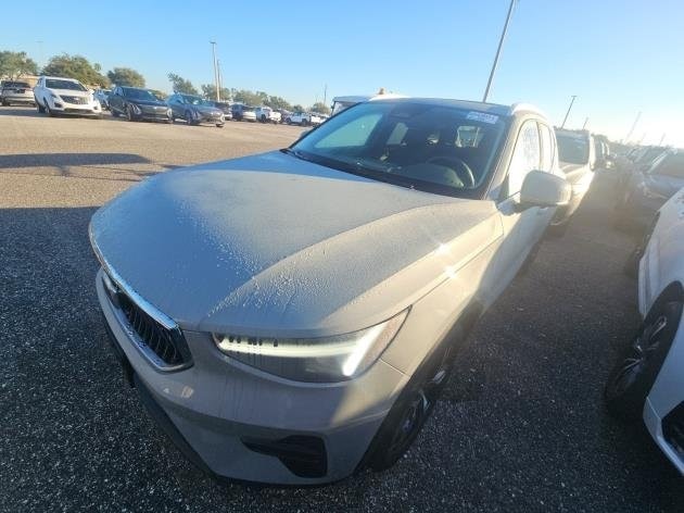 2025 Volvo XC40 Core's photo