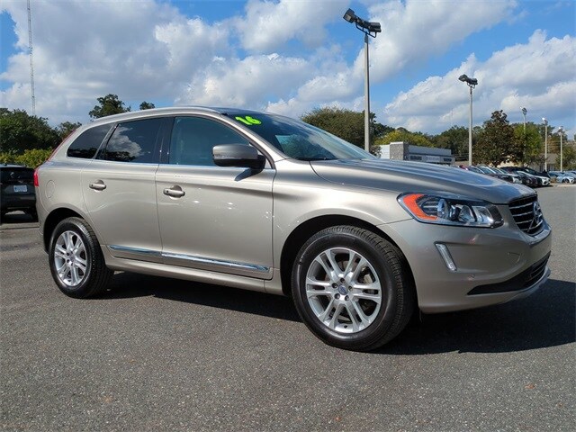 2016 Volvo XC60 T5 Drive-E Premier photo 2