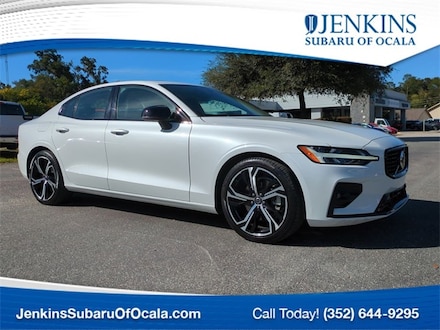 2024 Volvo S60 B5 Core Dark Theme Sedan