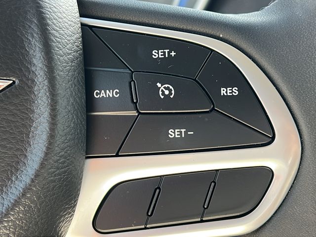 2023 Chrysler 300 Touring - Photo 19